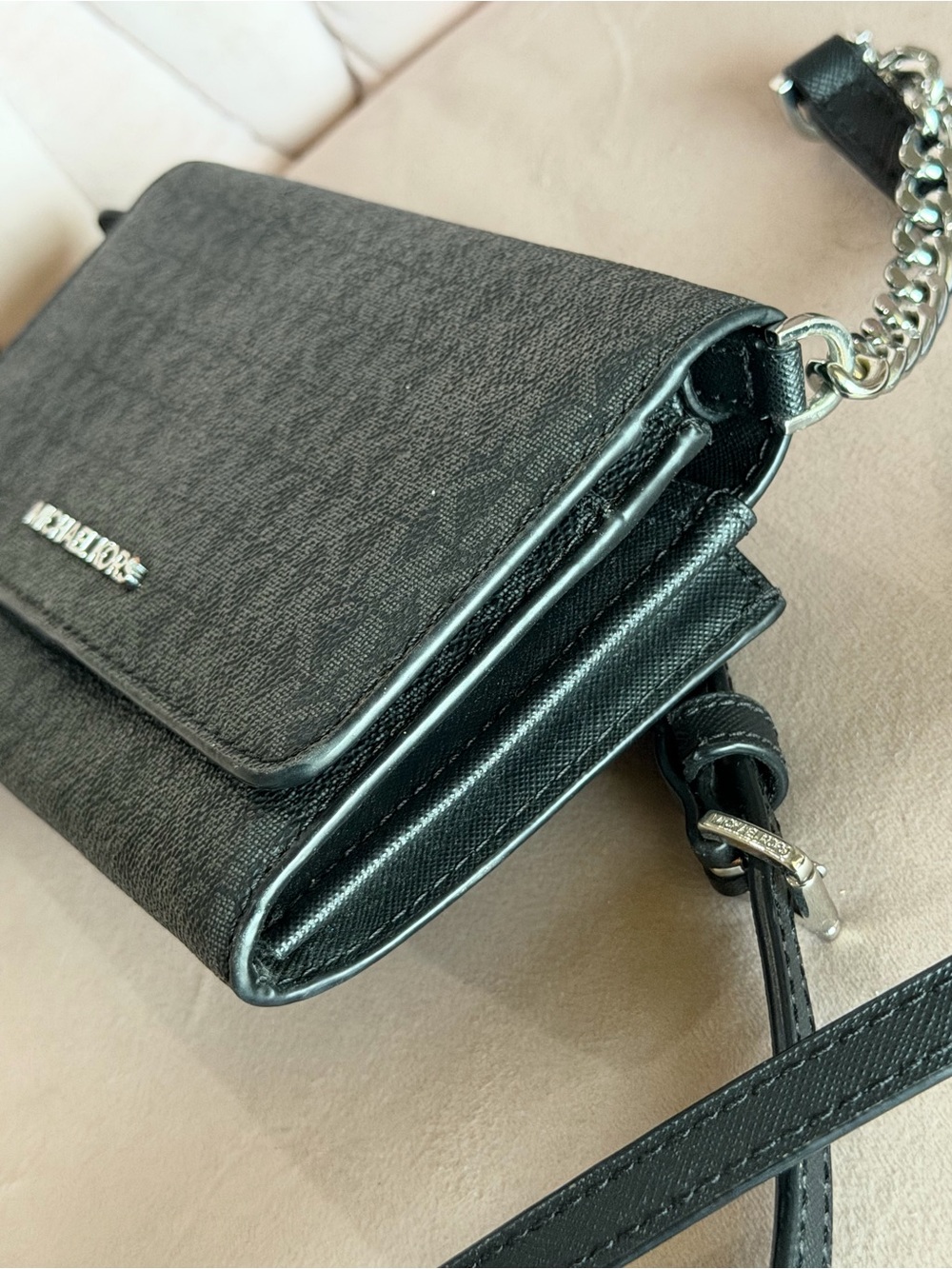 MICHAEL KORS Jet Set Medium Signature Logo Crossbody Bag in Gray/ Black - Picture 5 of 16